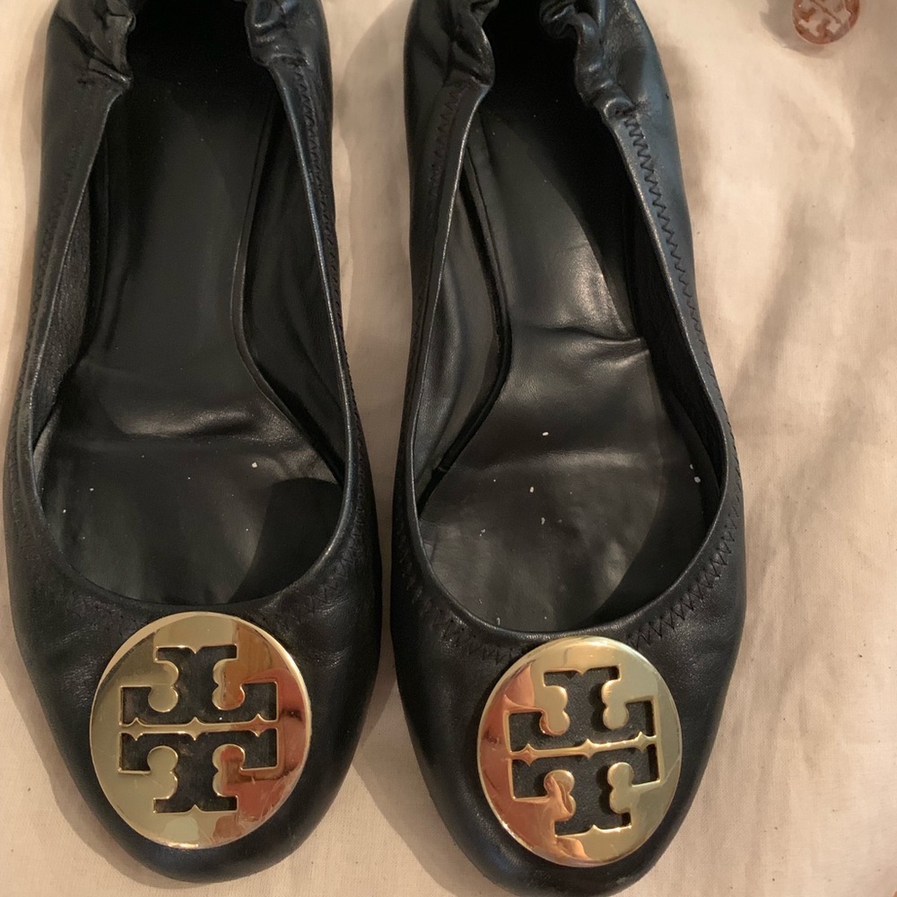 Tory Burch reva flat 8.5 black gold metal